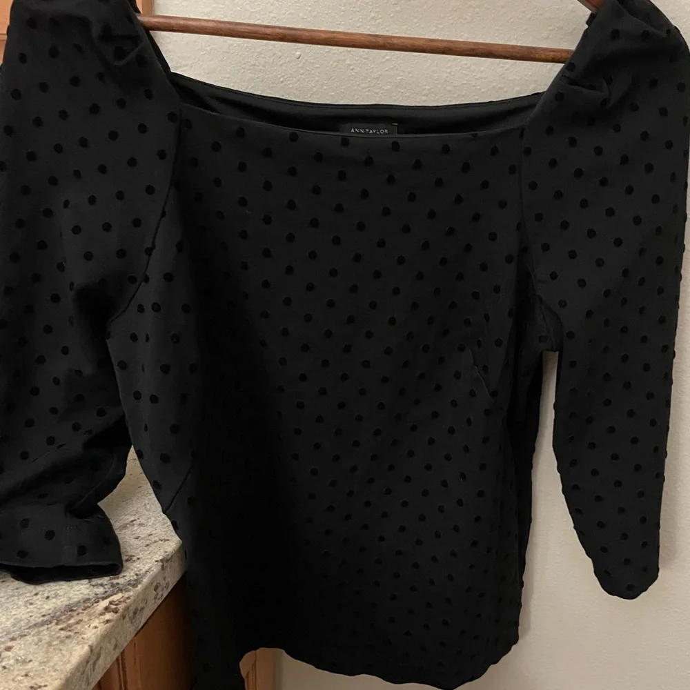 Ann Taylor Black Swiss Dot Boatneck Blouse Gathered Shoulder & 3/4 Sleeve Sz M - Picture 6 of 12